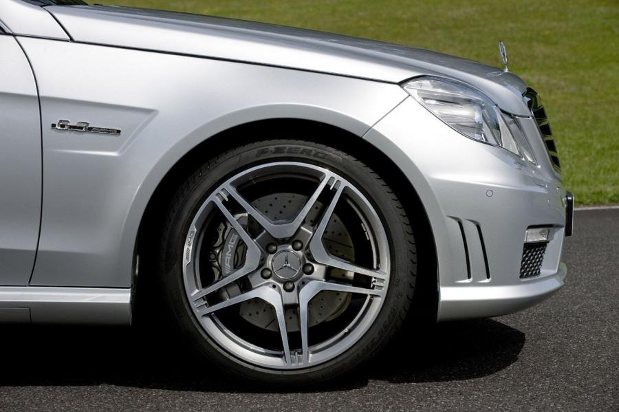  Mercedes-Benz E63 AMG Wagon 2011 года  (фото 3 из 11)